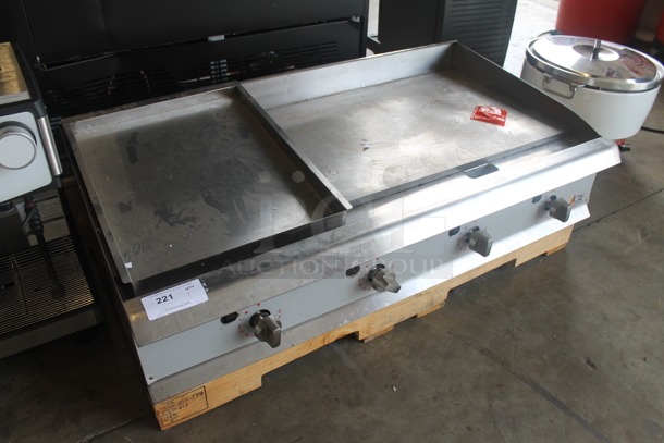 BRAND NEW SCRATCH AND DENT! Cooking Performance Group 351GTCPG48NL Stainless Steel Commercial Countertop Natural Gas Powered 48" Gas Countertop Griddle with Flame Failure Protection and Thermostatic Controls. 120,000 BTU. - Image 2 of 6