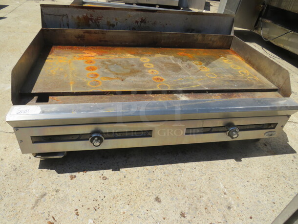 One DCS Natural Gas Griddle. 48X30X20