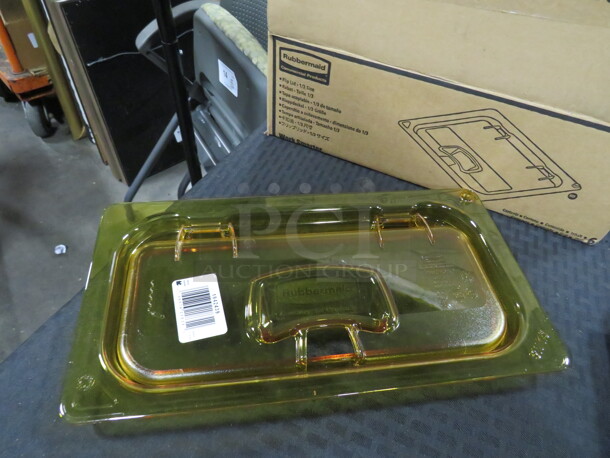 NEW Rubbermaid 1/3 Size Amber Hinged Lid For Storage Container. 6XBID. - Image 1 of 3