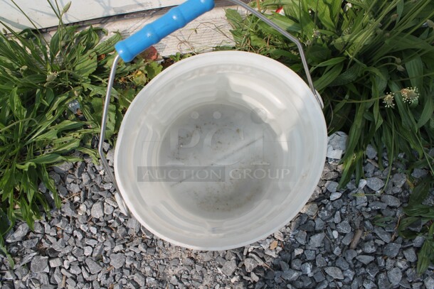 Commercial Ice Tote With Handle - Image 2 of 3