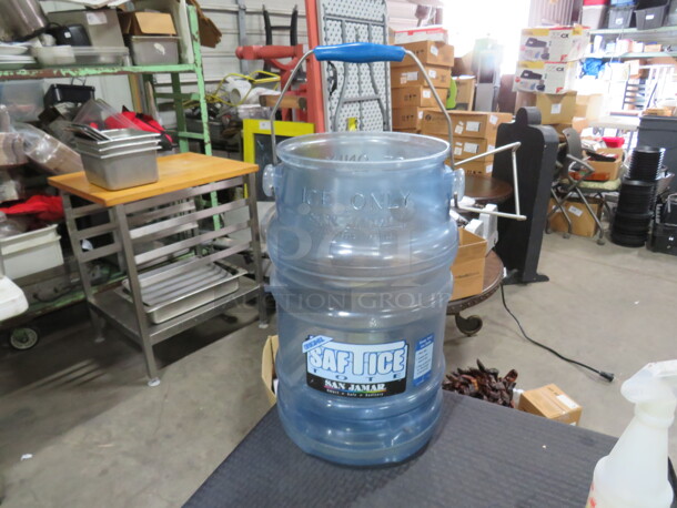 One San Jamar Saf-T 6 Gallon Ice Bucket. #S16000. - Image 1 of 1
