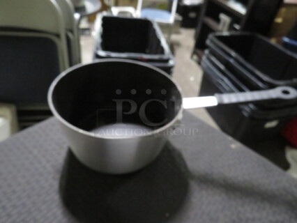 One NEW Vollrath 4.5 Quart Aluminum  Saute Pan With Gator Grip Handle. #69304  