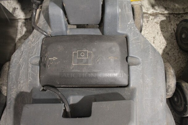 Nilfisk Advance Advolution 20XP Commercial Floor Buffer Burnisher. 208 Volts, 1 Phase. 24x32x45. Tested and Working! - Image 5 of 7