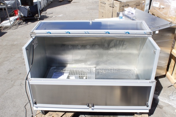 BRAND NEW SCRATCH & DENT! Beverage-Air SM58HC-W 58" White 1-Sided Cold Wall Milk Cooler - does not cool down to temp - Image 3 of 3