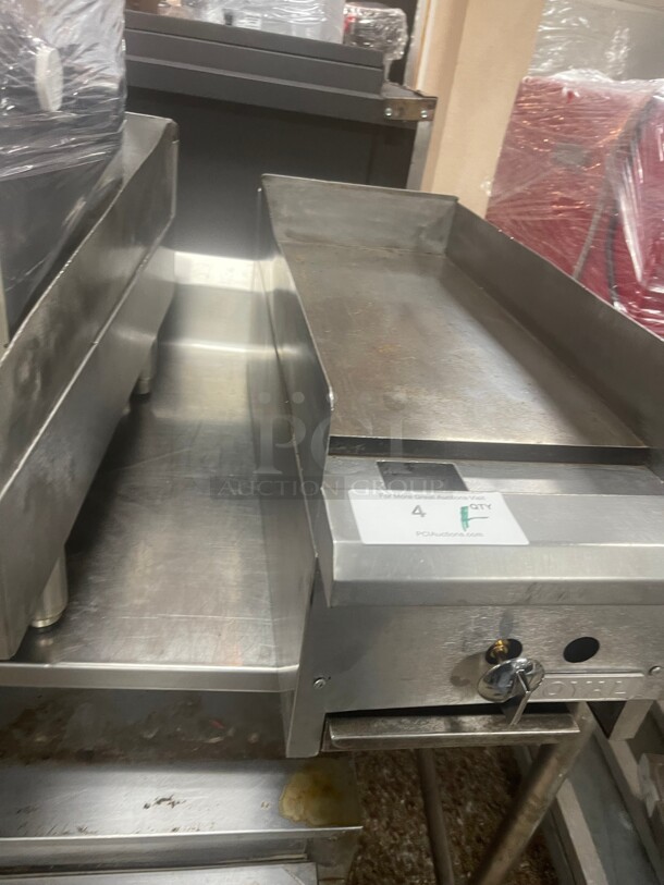 Fully Refurbished! Royal Range RMG-12 - Countertop Commercial Griddle, Flat Grill Natural gas, 12 inch Wide  surface, 3/4 inch thick plate NSF - Image 3 of 8