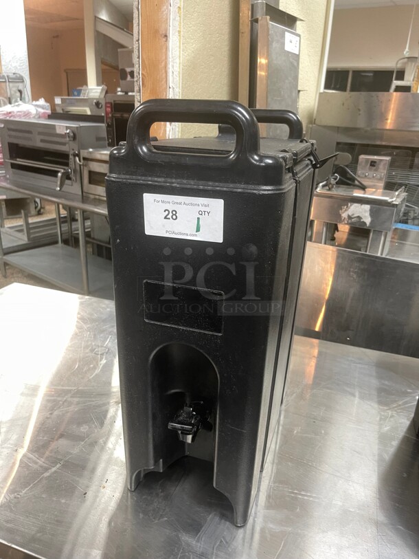 Clean! Cambro 500LCD Camtainers® 4.75 Gallon Black Insulated Beverage Dispenser NSF  - Image 1 of 10