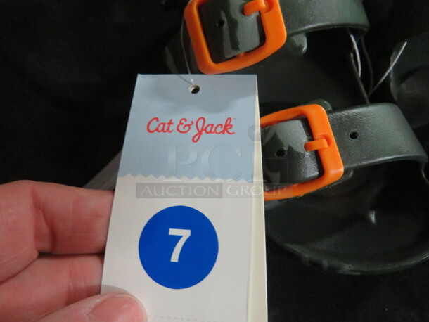 NEW Cat And Jack Size 7 Sandals. 4XBID - Image 2 of 2