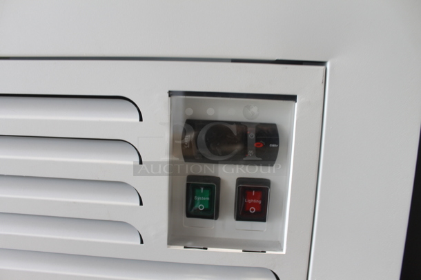 BRAND NEW SCRATCH AND DENT! Avantco 189WVAC28HC Metal Commercial Reach In Grab N Go Merchandiser w/ 4 Metal Shelves. See Pictures for Broken Glass Pane. 110-120 Volts, 1 Phase. Tested and Working! - Image 9 of 11