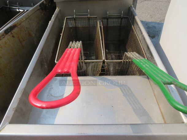 One Pitco Frialator  Natural Gas Deep Fryer With 2 Baskets. 15.5X31X47 - Image 2 of 3