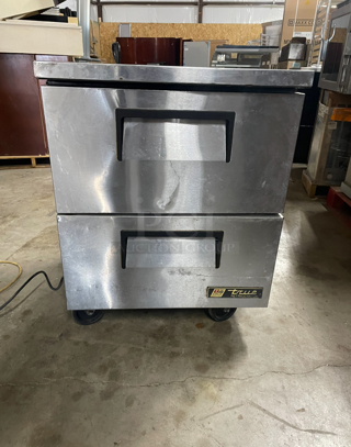 Undercounter Refrigerator w/ (1)Section and (2) Drawers 115 v
Tested Works Great