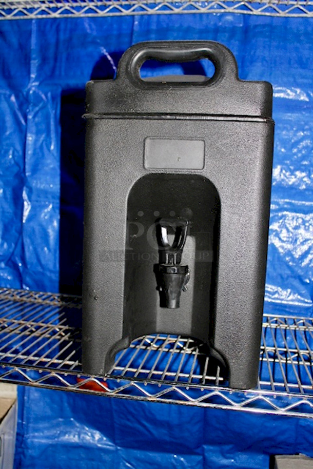 BRIEFLY USED! Carlisle XT250003 Cateraide™ XT 2.5 Gallon Black Insulated Beverage Dispenser. In Great Condition. 10-1/2x17x18-1/2
