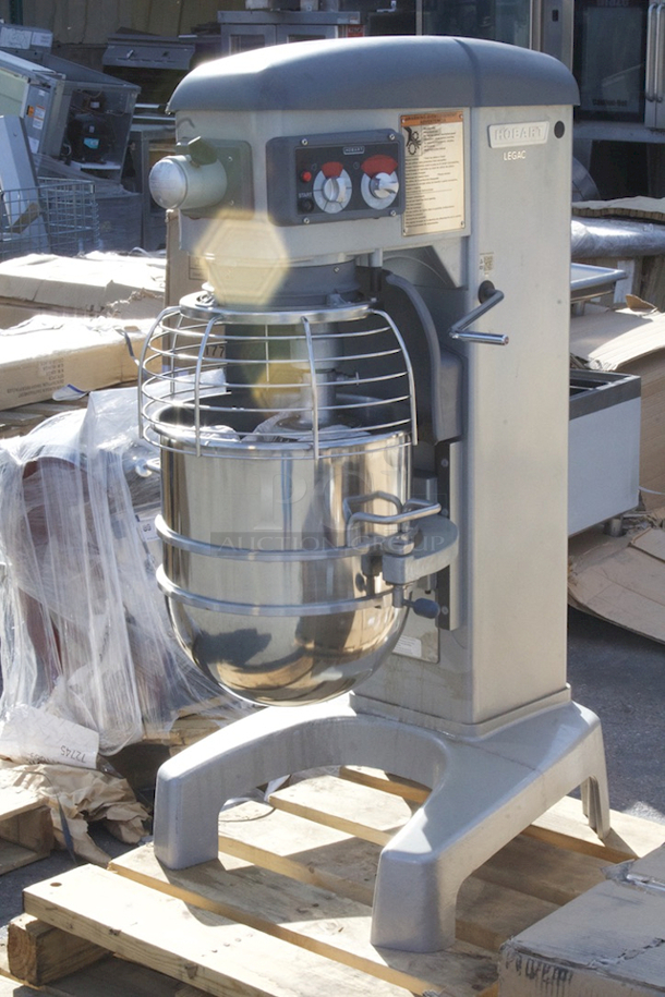 BRAND NEW SCRATCH & DENT! Hobart Legacy+ HL400-4STD 40 Qt. Planetary Floor Mixer with Guard &amp; Standard Accessories - 240V, 1 1/2 hp - See Photos For Damage - Image 4 of 10