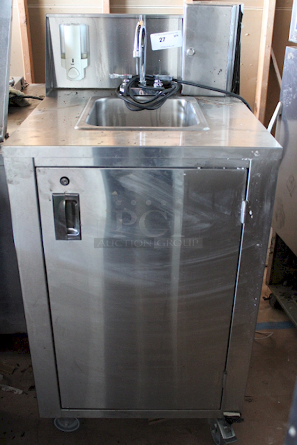 AMAZING! Crown Verity CV-PHS-4C Space Saver Single Bowl Cold Water Portable Hand Sink Cart, With Electric Pump & Hands Free Pump Saver Foot Pedal, Soap Dispenser Holder and Paper Towel Dispenser On Commercial Casters. Keys Not Included. 120v 25x24-1/4x47-3/4	 - Image 4 of 9