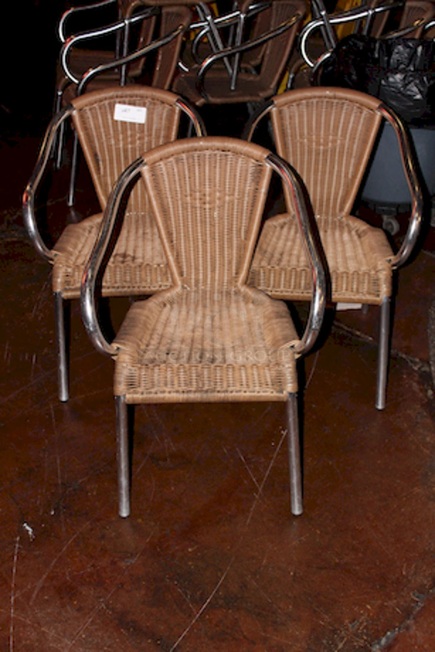 COMFORTABLE! Outdoor Whicker Seating.
30x22-1/2x32
3x Your Bid - Image 6 of 6