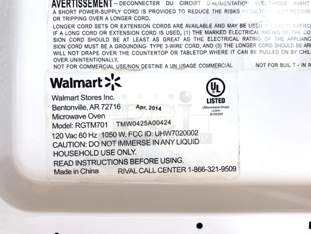 NICE! Rival RGTM701 0.7 Cu. Ft. 7000 Watt Digital Microwave Oven.  - Image 3 of 3