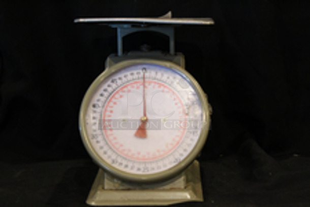 Taylor THD50 50 lb Portion Control Scale w/ 9" x 9" Platform. Mechanical Scale, analog, dial type, 50 lb. x 2 oz/22 kg x 100 g capacity, heavy duty, top loading counter model, fixed dial, sloped face, 9" x 9" stainless steel platform, internal stop mechanism, stainless steel construction, NSF Missing Lens. 
7x10-1/2x10-3/4
In Proper Working Order
*Damage to the face. 
 - Image 2 of 8