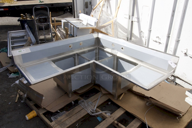 BRAND NEW SCRATCH & DENT! Regency 57" 16 Gauge Stainless Steel Three Compartment Commercial Corner Sink with 2 Drainboards - 18" x 18" x 14" Bowls - Image 6 of 7