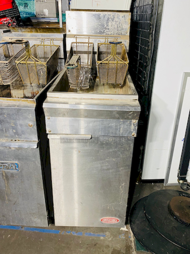 TRIPLE THREAT! Natural Gas 40 lb. Tube Fired Fryers. 2 Imperials, 1 DCS  - 105,000 BTU

3x Your Bid

Width	15 1/2 Inches
Depth	30 1/2 Inches
Height	45 3/4 Inches - Image 4 of 11