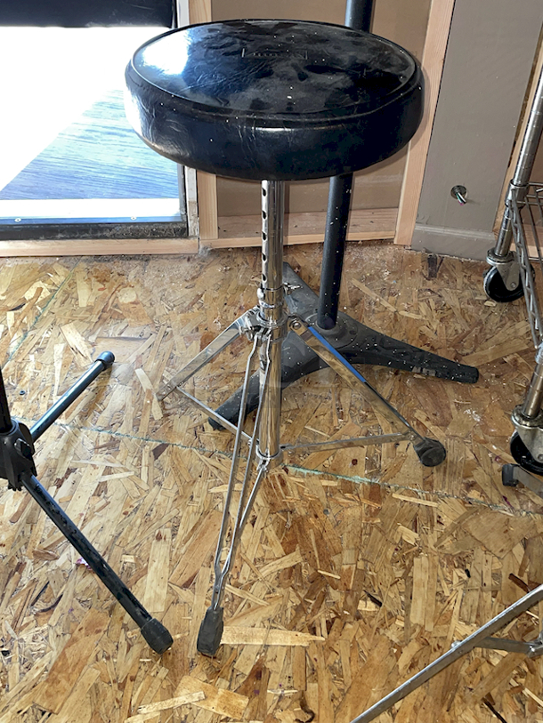 OUTSTANDING! 5 Piece Musician Set! Guitar Stands, Music Holders, Stand & Thick Padded Seat. 5x Your Bid - Image 5 of 7