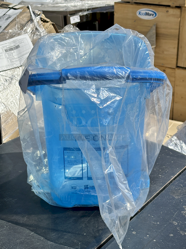BRAND NEW! San Jamar SILD6000 6 Gallon Polypropylene Square Ice Tote - Image 4 of 5