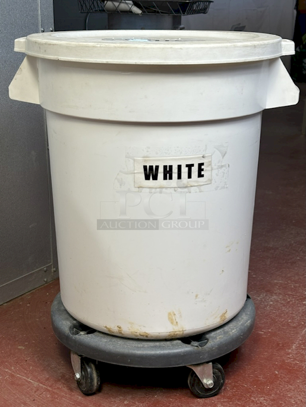 Continental Huskee 20 Gallon / 320 Cup White Round Ingredient Storage Bin with Flat Top Lid - Image 2 of 3