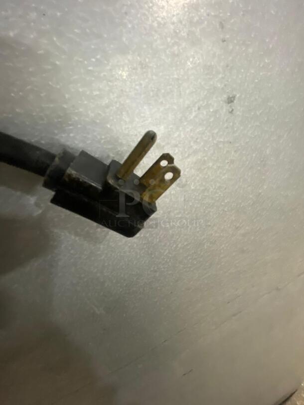 Traulsen G20010 52 1/10" Two Section Reach In Refrigerator, (2) Left/Right Hinge Solid Doors, 115v
 - Image 6 of 6