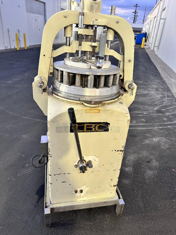 ABS SM-1136 Divider Rounder 36 Part, Used Excellent Condition 229 Volt 3 Phase Tested and Working - Image 3 of 9