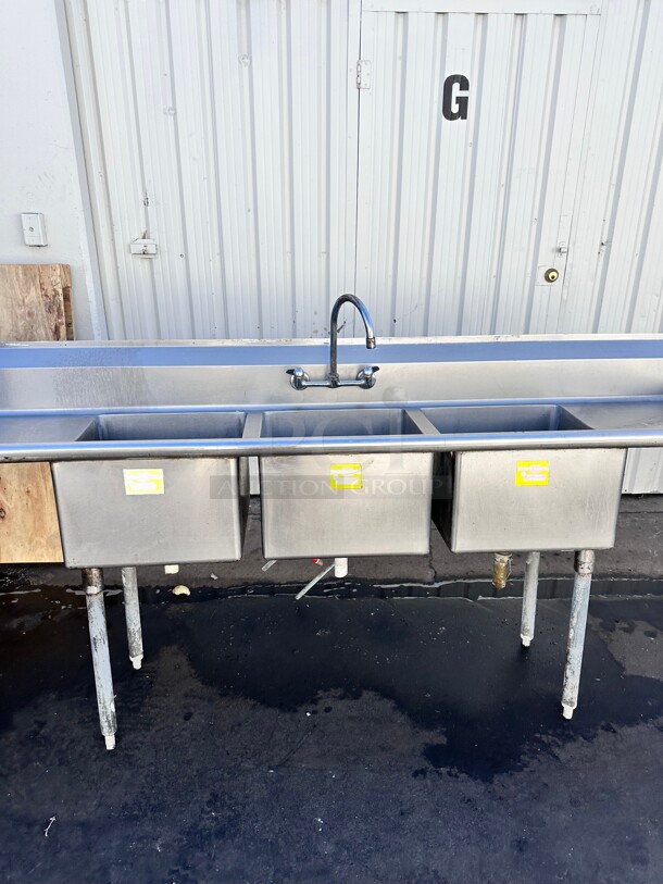 Commercial Stainless Steel Three Compartment Sink 
91x23x42 - Image 3 of 7