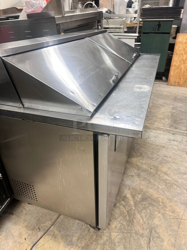 Excellent Condition True TSSU-72-30M 72" Mega Top Sandwich/Salad Prep Table w/ Refrigerated Base, 115v Tested and Working - Image 4 of 6