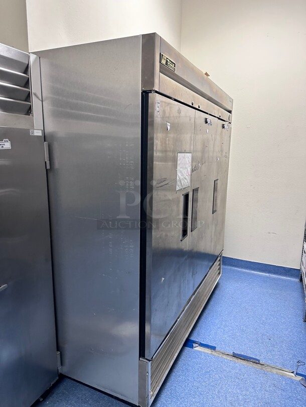 Late Model! True T-72FZ 78 inch Three Section Reach In Freezer, (3) Solid Doors, 115v Tested and Working! - Image 7 of 7