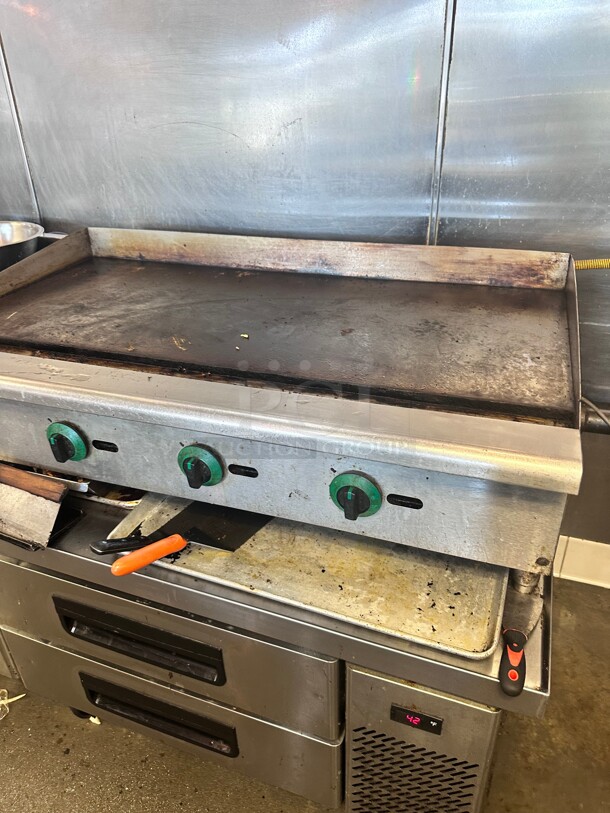 Working Wolf AGM48 48  inch Gas Griddle w/ Manual Controls - 1 inch Steel Plate, Natural Gas - Image 3 of 5