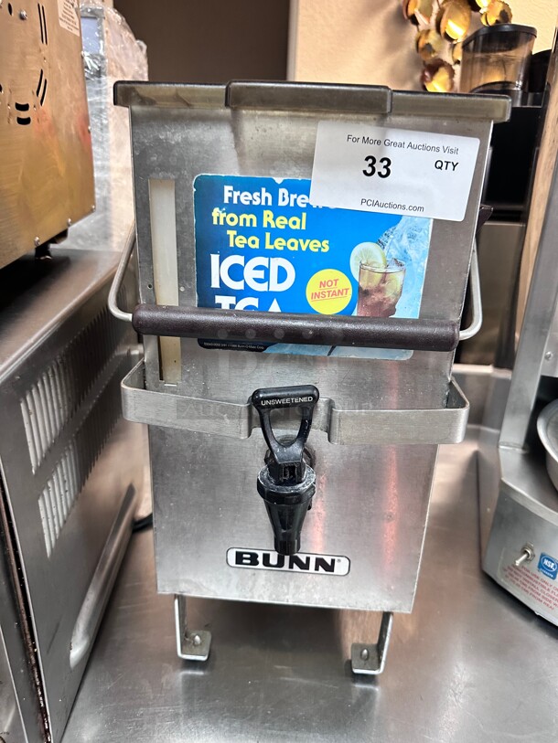 Bunn TD4T 4 gal Square Tall Iced Tea or Coffee Dispenser w/ Handles NSF  - Image 3 of 7