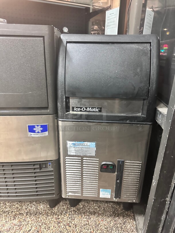 Late Model Ice-O-Matic ICEU070A 15 inch W Top Hat Undercounter Ice Maker – 84 lbs/day, Air Cooled Working - Image 4 of 5