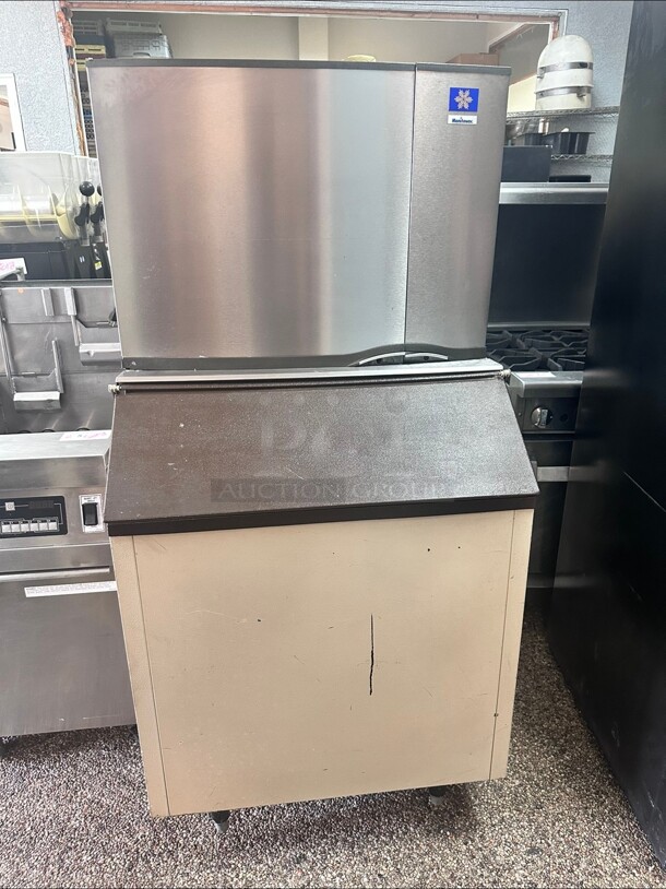Working Manitowoc SY-0504A Air cooled ice maker 115 Volt With Ice Bin  - Image 2 of 9