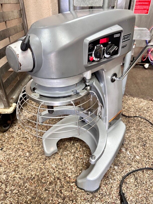 Excellent Hobart HL200 Legacy 20 qt Planetary Mixer - Bench Model, 1/2 hp, 120v Working - Image 7 of 7