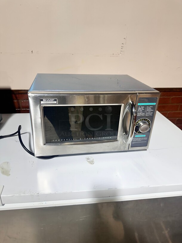 Late Model Sharp R-21LCFS 1000 Watt Medium Duty Commercial Microwave Oven, 120V Working - Image 5 of 8