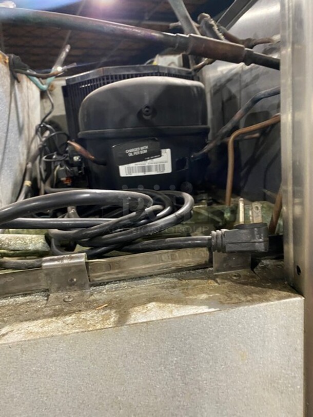 Nice Traulsen AllStainless Steel Commercial Single Door Reach In Cooler w/ Poly Coated Racks on Commercial Casters. 115 Volts, 1 Phase Model: RHT132WREFHS - Image 8 of 8