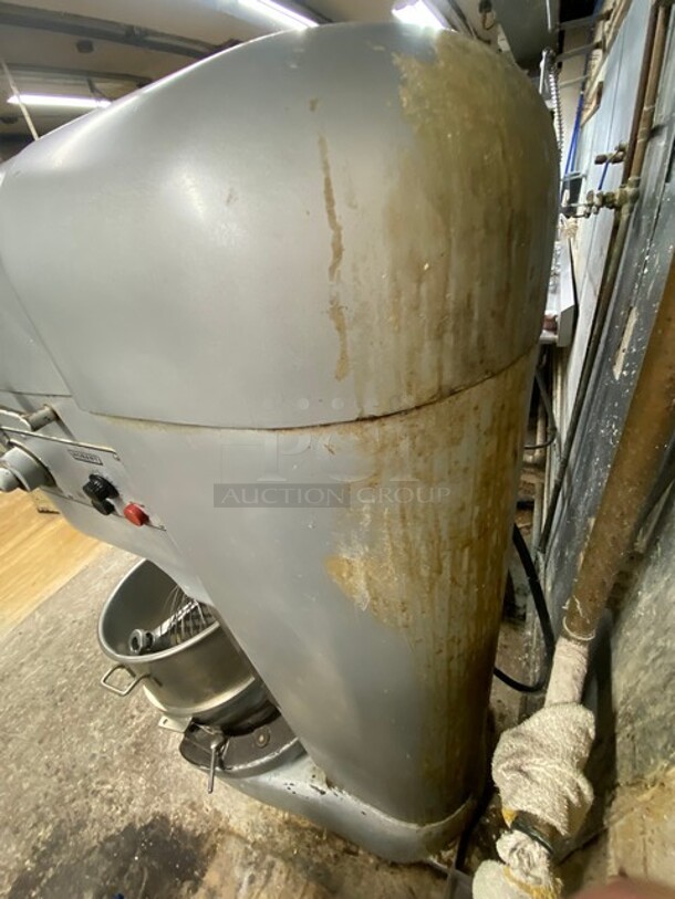 Hobart 80qt Commercial Floor Style Planetary Dough Mixer w/ Stainless Steel Mixing Bowl! Working When Removed! MODEL 8802 SN:11302489 200V   - Image 4 of 8