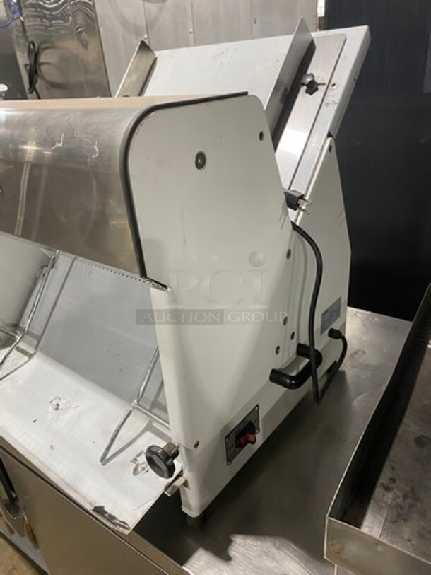 LATE MODEL! 2019 Two Thousand Commercial Countertop Bread Loaf Slicer! Model: TTD7B 110V 60HZ 1 Phase - Image 3 of 10