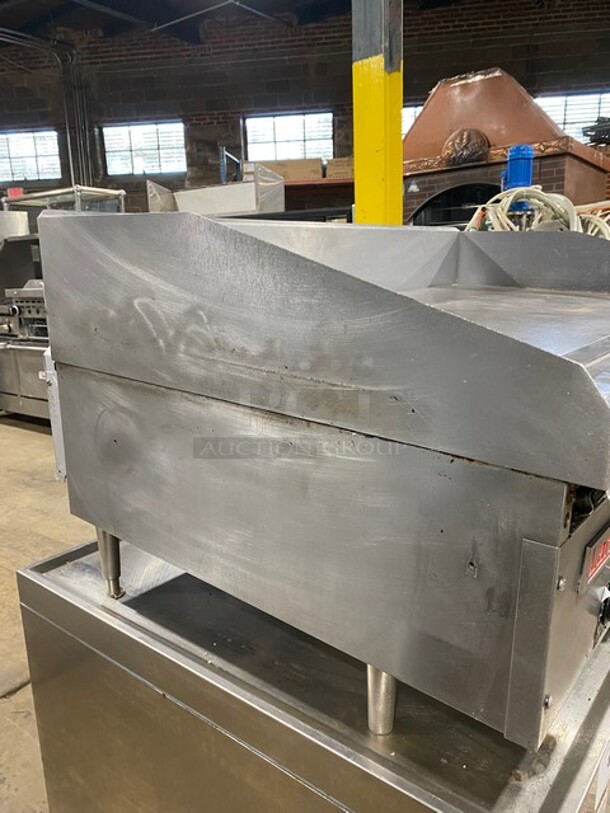Lang Commercial Countertop Natural Gas Powered Mirror Shine Polish Top Flat Top Griddle! With Back And Side Splashes! All Stainless Steel! On Small Legs! Working When Removed! - Image 2 of 5