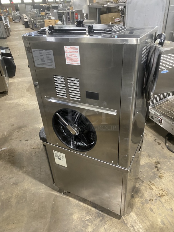 TAYLOR CROWN Taylor C706-27 Stainless Steel Commercial Countertop Air Cooled Single Flavor Soft Serve Ice Cream Machine! On Casters! Model C706-27 Serial M1025895 208-230 Volts, 1 Phase. - Image 4 of 9