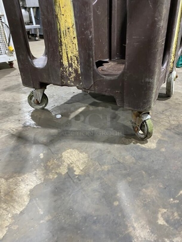 Cambro Poly Dish Transport Cart! On Casters! - Image 6 of 7