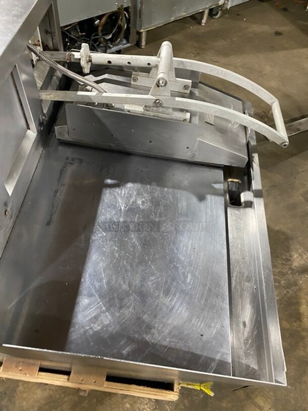 WOW! Lang Commercial Countertop Natural Gas Powered Flat Top Griddle With Clamshell Flat Hood Press! With Thermostatic Controls! Built In Hood! With Back And Side Splashes! All Stainless Steel! Model: 236SCHENSH - Image 5 of 12