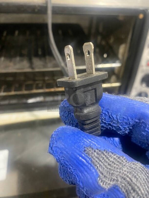 Euro Pro Countertop Toaster Oven! Model: TO251 120V - Image 6 of 8