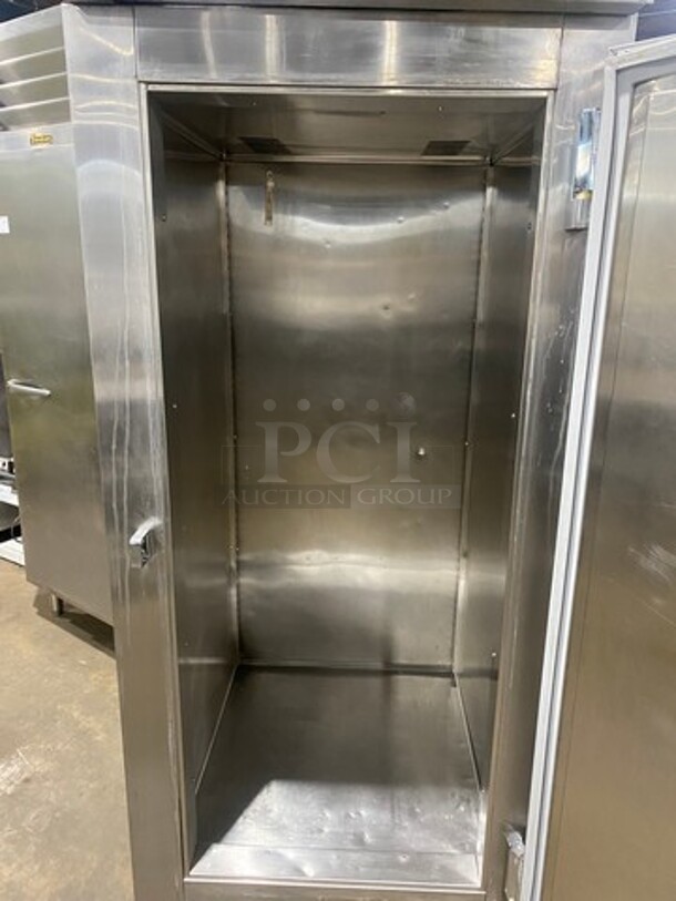Victory Commercial Single Door Reach In Freezer! All Stainless Steel! On Legs! - Image 5 of 8