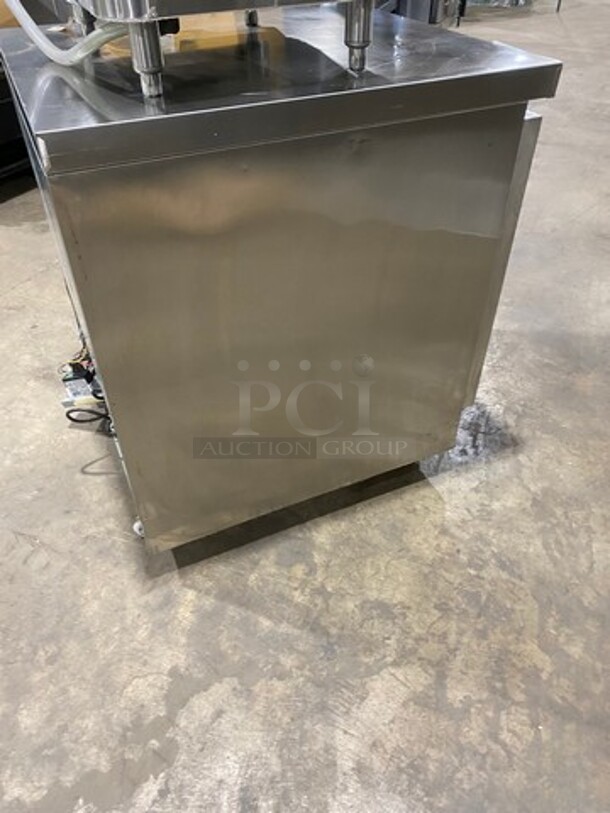 Dukers Commercial Single Door Refrigerated Lowboy/ Worktop Freezer! With Poly Coated Rack! Solid Stainless Steel! Model: DUC29F 115V 60HZ 1 Phase - Image 4 of 7