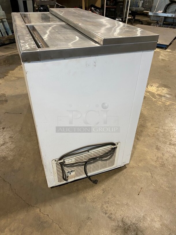 Summit 2 Top Sliding Door Refrigerated Beer Bottle Cooler! Model SCFR100MAN Serial 2017031083!  115V 1 Phase! On casters!  - Image 4 of 8