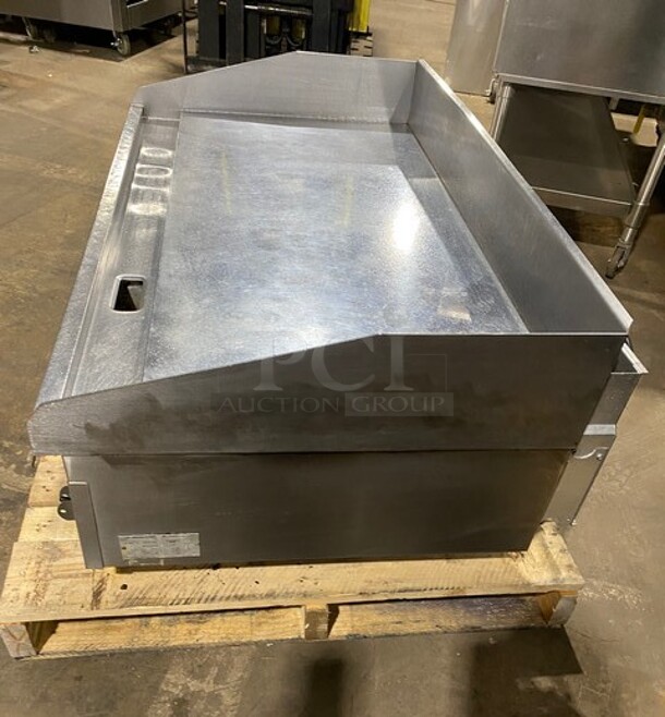 Sweet! Lang Commercial Countertop Natural Gas Powered Mirror Shine Polish Top Flat Top Griddle! With Back And Side Splashes! All Stainless Steel! MODEL 2486CNATSH SN:GT2480818A0001  - Image 2 of 10