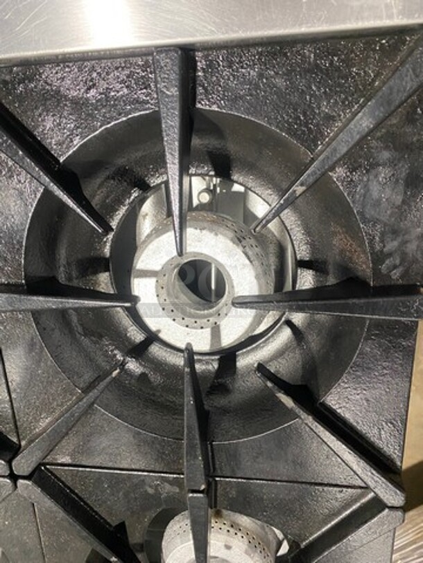 Sweet! LATE MODEL! Vulcan Commercial Natural Gas Powered 6 Burner Stove! With Right Side Flat Griddle & Cheese Melter Combo! Griddle Has Side Splashes! With Raised Back Splash! With 2 Oven Underneath! All Stainless Steel! Working When Removed! - Image 8 of 12