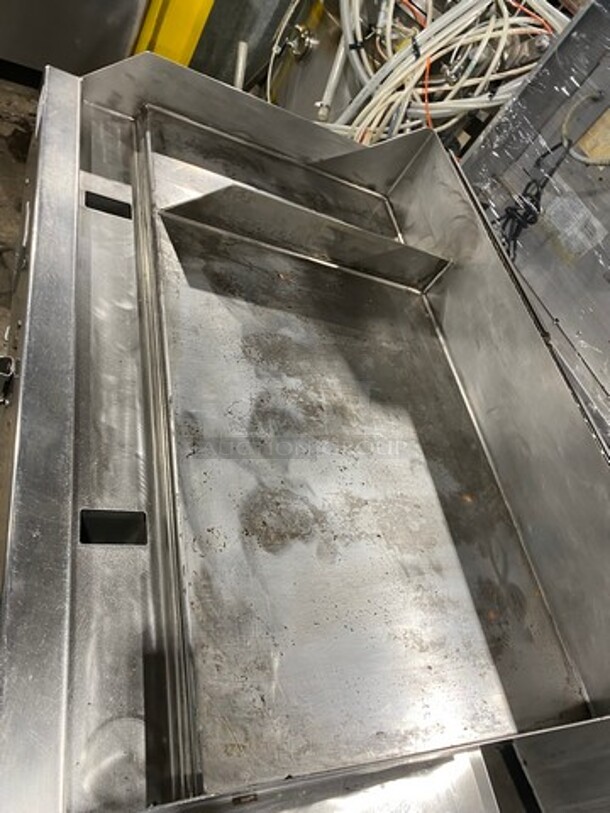 Woodstone Commercial Countertop Natural Gas Powered Flat Griddle! With Split Top! With Back & Side Splashes! All Stainless Steel! On Legs! - Image 5 of 11